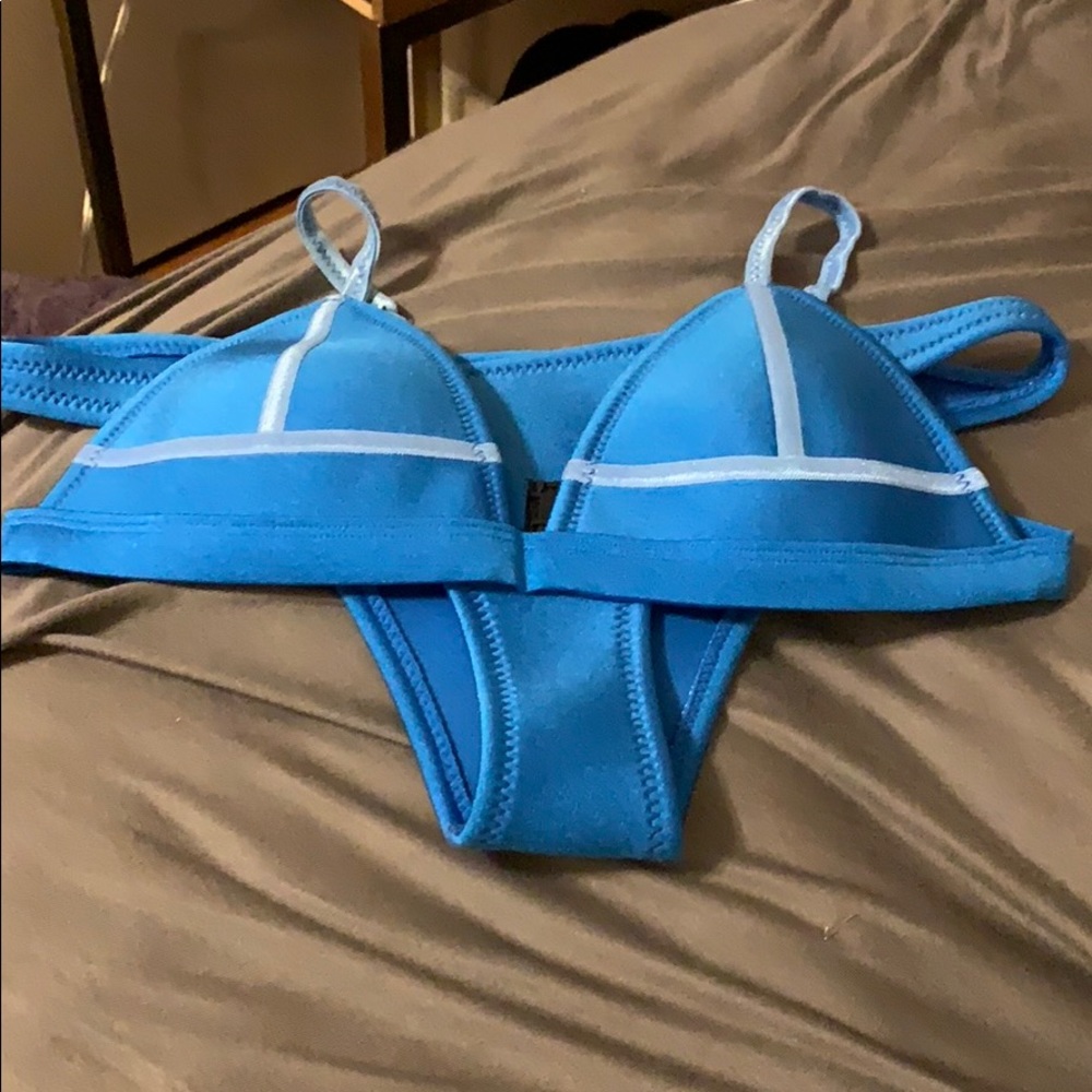 Triangl Bikini!